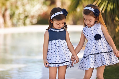 WUNDERSCHÖNES SOMMMERKLEID MIT BLUMEN POMPOM